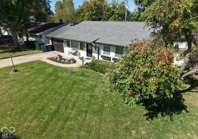 Photo 3 of Single family home for sale at 805 Hillcrest Dr, Greencastle, IN 46135 | MLS# 22129379 | Listing updated on 2026-10-08