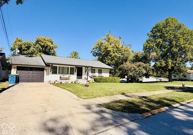Photo 3 of Single family home for sale at 805 Hillcrest Dr, Greencastle, IN 46135 | MLS# 22129379 | Listing updated on 2026-10-08
