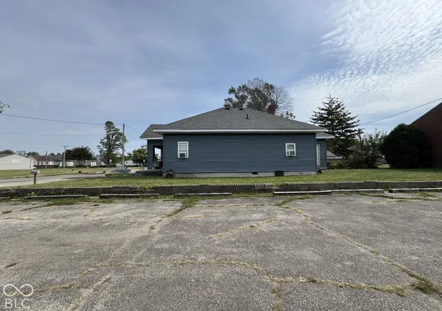 Photo 2 of Single family home for sale at 903 East 5th, Muncie, IN 47302 | MLS# 22129386 | Listing updated on 2026-10-02