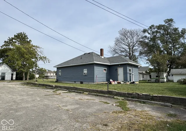 Photo 3 of Single family home for sale at 903 East 5th, Muncie, IN 47302 | MLS# 22129386 | Listing updated on 2026-10-02