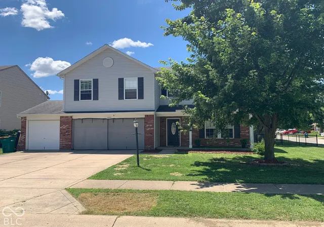 Photo 2 of Single family home for sale at 1601 Creekside, Brownsburg, IN 46112 | MLS# 22129391 | Listing updated on 2026-10-08