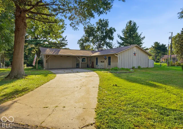 Photo 2 of Single family home for sale at 408 Greenacres Dr, Crawfordsville, IN 47933 | MLS# 22129393 | Listing updated on 2026-10-06