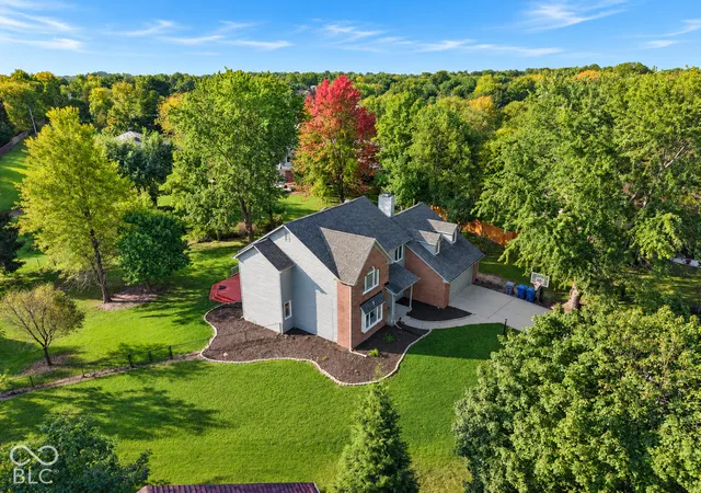 Photo 3 of Single family home for sale at 889 Bridle Cir, Carmel, IN 46032 | MLS# 22129397 | Listing updated on 2026-10-02