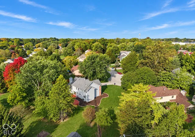 Photo 3 of Single family home for sale at 889 Bridle Cir, Carmel, IN 46032 | MLS# 22129397 | Listing updated on 2026-10-02