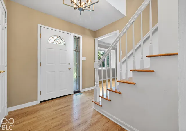Photo 4 of Single family home for sale at 889 Bridle Cir, Carmel, IN 46032 | MLS# 22129397 | Listing updated on 2026-10-02