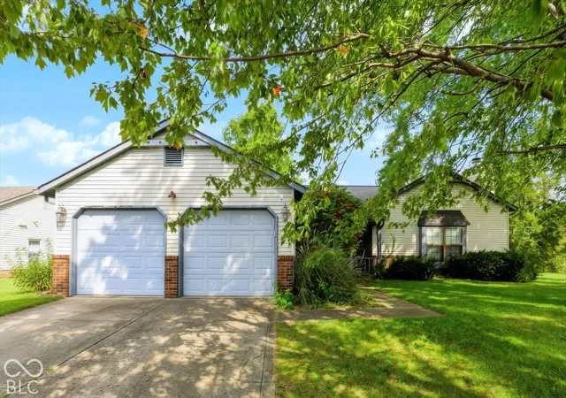 Photo 1 of Single family home for sale at 6408 Muirfield Way, Indianapolis, IN 46237 | MLS# 22129402 | Listing updated on 2026-10-05