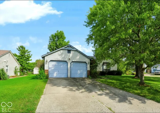 Photo 3 of Single family home for sale at 6408 Muirfield Way, Indianapolis, IN 46237 | MLS# 22129402 | Listing updated on 2026-10-05