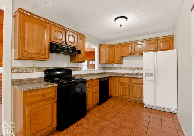 Photo 4 of Single family home for sale at 10205 N College Ave, Carmel, IN 46280 | MLS# 22129406 | Listing updated on 2026-10-10