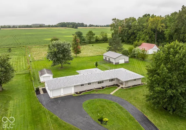 Photo 1 of Single family home for sale at 987 W Stones Xing Rd, Greenwood, IN 46143 | MLS# 22129420 | Listing updated on 2026-10-03