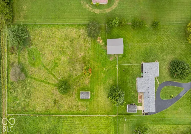 Photo 3 of Single family home for sale at 987 W Stones Xing Rd, Greenwood, IN 46143 | MLS# 22129420 | Listing updated on 2026-10-03