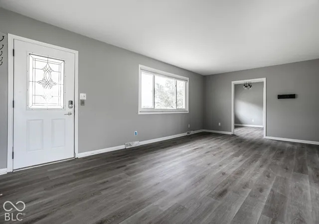 Photo 3 of Single family home for sale at 987 W Stones Xing Rd, Greenwood, IN 46143 | MLS# 22129420 | Listing updated on 2026-10-03