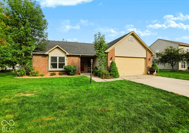 Photo 2 of Single family home for sale at 315 N Odell St, Brownsburg, IN 46112 | MLS# 22129426 | Listing updated on 2026-10-08
