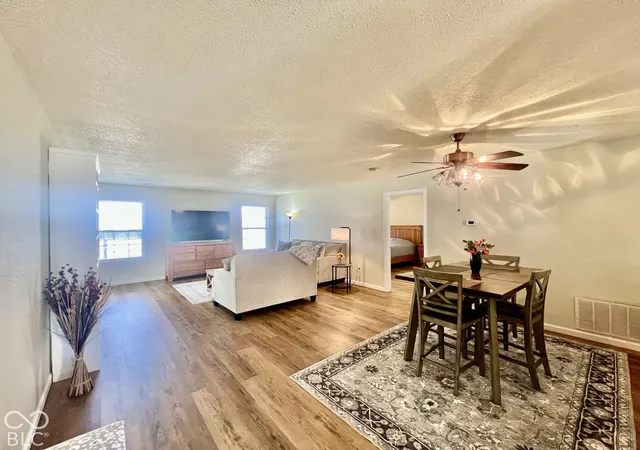 Photo 3 of Single family home for sale at 2390 Lakecrest Dr, Columbus, IN 47201 | MLS# 22129436 | Listing updated on 2026-10-06
