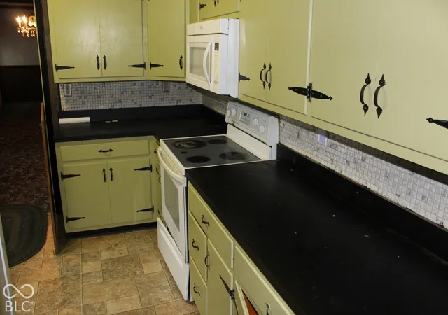 Photo 2 of Single family home for sale at 11 S Bloomington St, Greencastle, IN 46135 | MLS# 22129442 | Listing updated on 2026-10-02