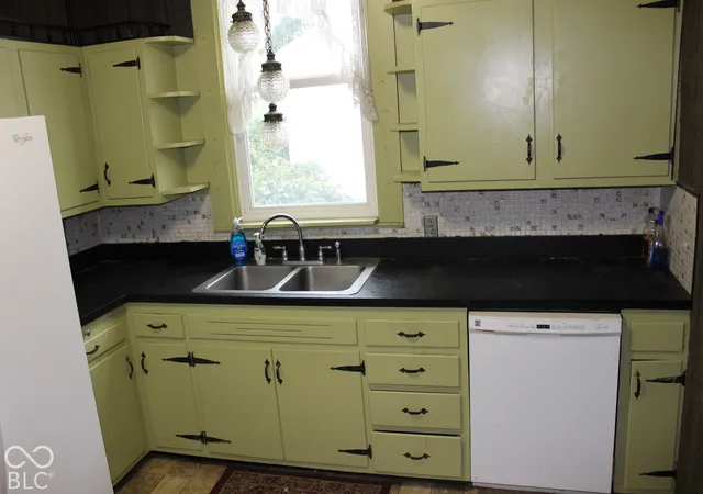 Photo 3 of Single family home for sale at 11 S Bloomington St, Greencastle, IN 46135 | MLS# 22129442 | Listing updated on 2026-10-02