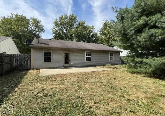 Photo 3 of Single family home for sale at 6251 Cradle River Dr, Indianapolis, IN 46221 | MLS# 22129455 | Listing updated on 2026-10-06