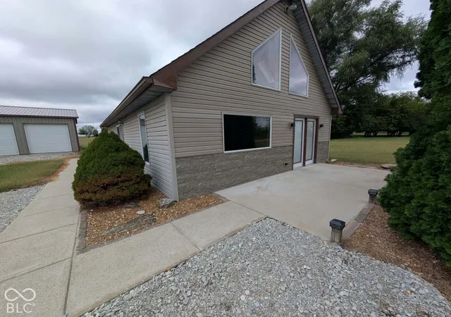 Photo 3 of Single family home for sale at 8041 S Crows Ft Pl, Terre Haute, IN 47802 | MLS# 22129462 | Listing updated on 2026-10-04
