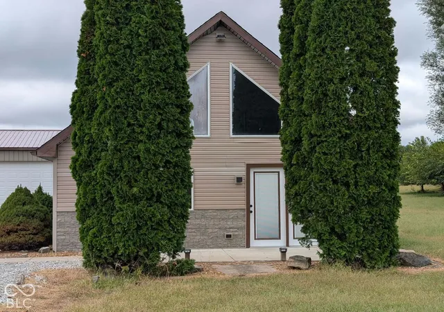 Photo 3 of Single family home for sale at 8041 S Crows Ft Pl, Terre Haute, IN 47802 | MLS# 22129462 | Listing updated on 2026-10-04