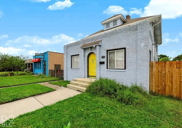 Photo 2 of House for sale at 3934 E 10th Street, Indianapolis, IN 46201 | MLS# 22129471 | Listing updated on 2026-10-03