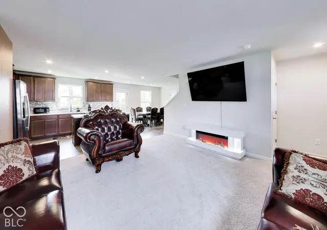 Photo 4 of Single family home for sale at 2289 Holiday Crk Dr, Whitestown, IN 46075 | MLS# 22129472 | Listing updated on 2026-10-06