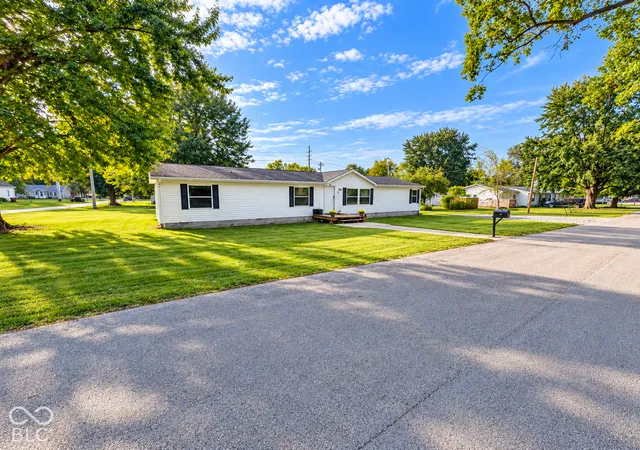 Photo 1 of Sale Pending at 910 N Colfax St, Brazil, IN 47834 | MLS# 22129477 | Listing updated on 2026-10-06