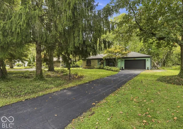 Photo 4 of Single family home for sale at 7916 Meadowbrook Dr, Indianapolis, IN 46240 | MLS# 22129480 | Listing updated on 2026-10-08