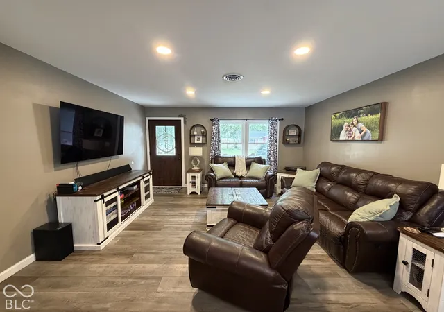 Photo 3 of Single family home for sale at 302 Marion Blvd, Covington, IN 47932 | MLS# 22129491 | Listing updated on 2026-10-09