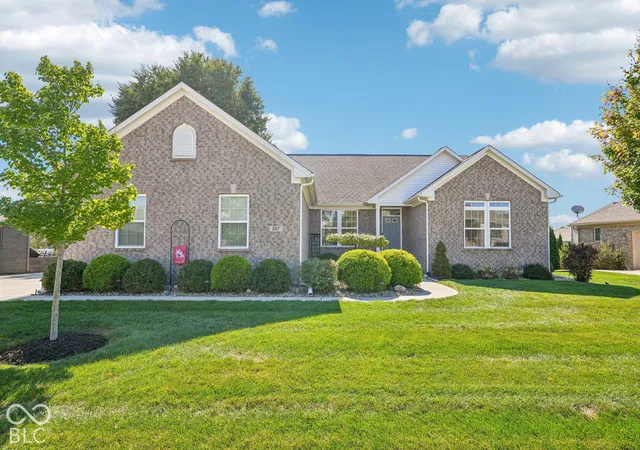 Photo 1 of Single family home for sale at 287 S Woodridge Dr, Pittsboro, IN 46167 | MLS# 22129494 | Listing updated on 2026-10-08