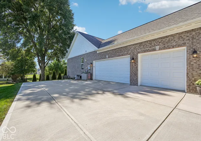 Photo 3 of Single family home for sale at 287 S Woodridge Dr, Pittsboro, IN 46167 | MLS# 22129494 | Listing updated on 2026-10-08