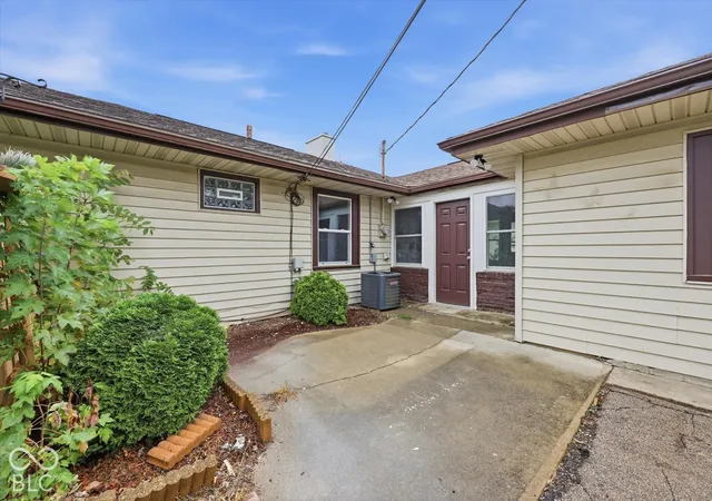 Photo 3 of Single family home for sale at 623 Van Ave, Shelbyville, IN 46176 | MLS# 22129501 | Listing updated on 2026-10-03