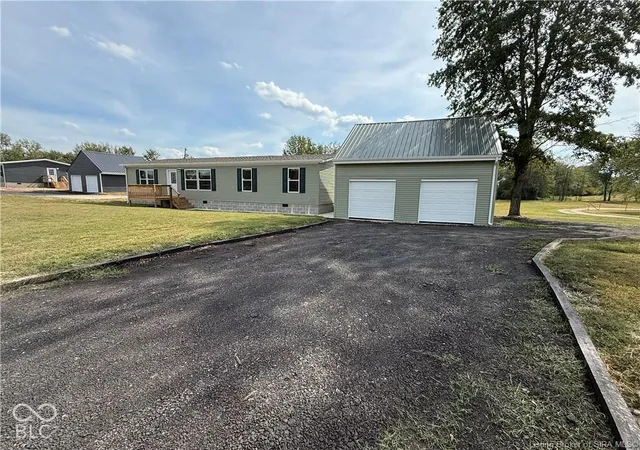 Photo 3 of Manufactured home for sale at 5950 N Us Hwy 31, Seymour, IN 47274 | MLS# 22129502 | Listing updated on 2026-10-02