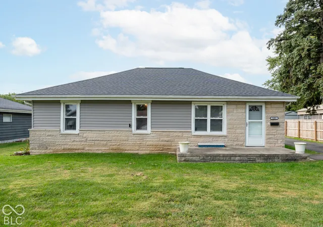 Photo 1 of Single family home for sale at 2401 W 11th Street, Muncie, IN 47302 | MLS# 22129509 | Listing updated on 2026-10-05