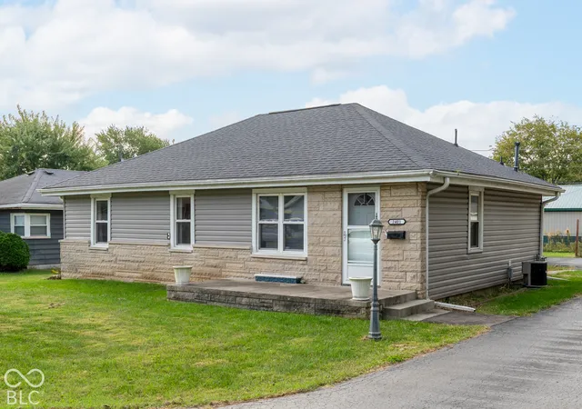 Photo 2 of Single family home for sale at 2401 W 11th Street, Muncie, IN 47302 | MLS# 22129509 | Listing updated on 2026-10-05