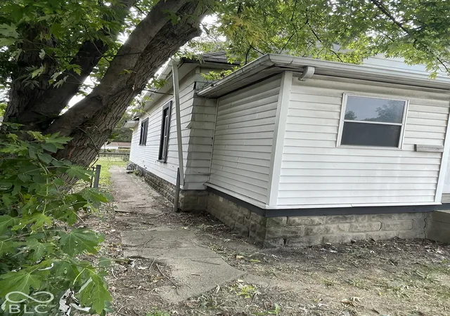 Photo 3 of Sale Pending at 3511 E 10th Street, Indianapolis, IN 46201 | MLS# 22129510 | Listing updated on 2026-10-04