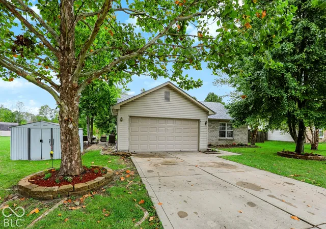 Photo 2 of Single family home for sale at 4016 Dogwood Ln, Franklin, IN 46131 | MLS# 22129517 | Listing updated on 2026-10-05