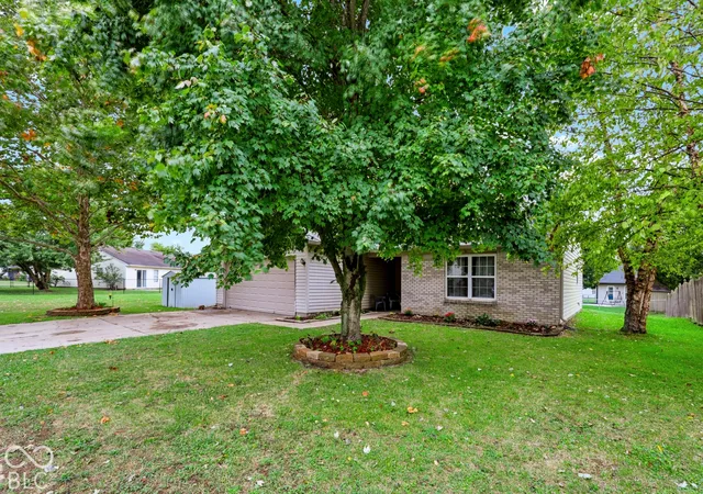 Photo 3 of Single family home for sale at 4016 Dogwood Ln, Franklin, IN 46131 | MLS# 22129517 | Listing updated on 2026-10-05