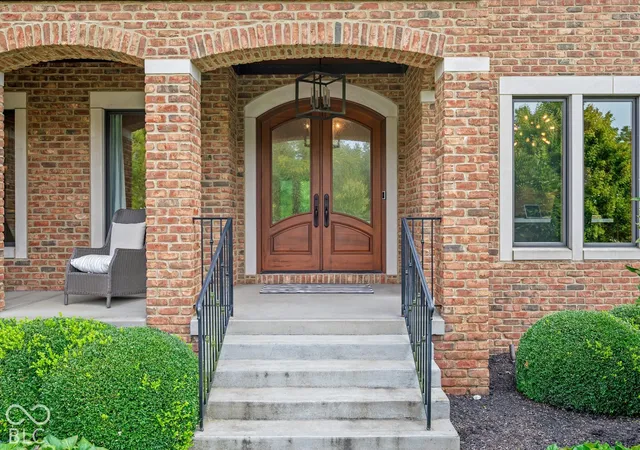 Photo 3 of Single family home for sale at 11624 Willow Springs Dr, Zionsville, IN 46077 | MLS# 22129523 | Listing updated on 2026-10-05