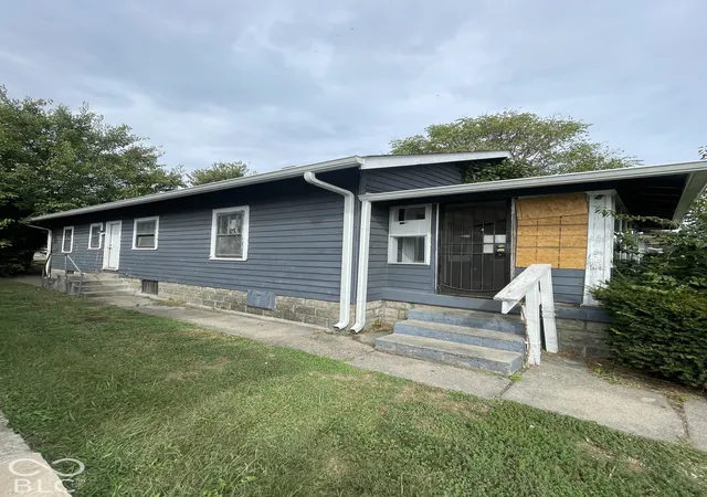 Photo 2 of Sale Pending at 3528 Graceland Ave, Indianapolis, IN 46208 | MLS# 22129526 | Listing updated on 2026-10-08