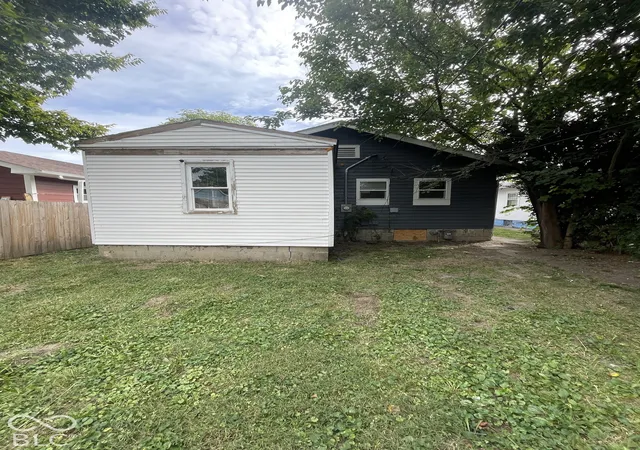 Photo 3 of Sale Pending at 3528 Graceland Ave, Indianapolis, IN 46208 | MLS# 22129526 | Listing updated on 2026-10-08