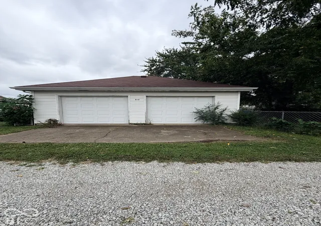Photo 3 of Single family home for sale at 840 S Addison St, Indianapolis, IN 46221 | MLS# 22129532 | Listing updated on 2026-10-02