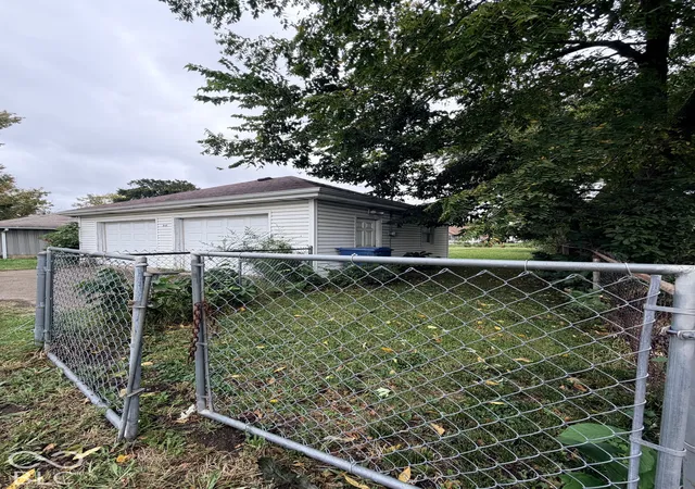 Photo 4 of Single family home for sale at 840 S Addison St, Indianapolis, IN 46221 | MLS# 22129532 | Listing updated on 2026-10-02
