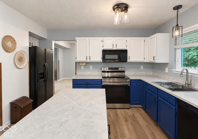 Photo 3 of Single family home for sale at 17432 Trailview Cir, Noblesville, IN 46062 | MLS# 22129533 | Listing updated on 2026-10-07