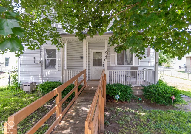Photo 1 of Single family home for sale at 624 W Washington St, Shelbyville, IN 46176 | MLS# 22129543 | Listing updated on 2026-10-06