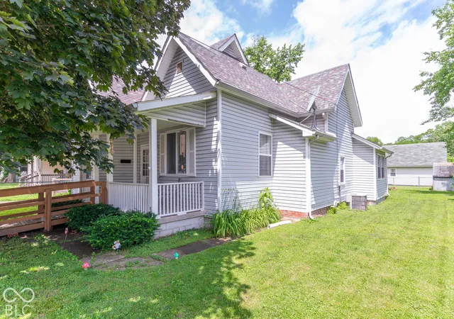 Photo 4 of Single family home for sale at 624 W Washington St, Shelbyville, IN 46176 | MLS# 22129543 | Listing updated on 2026-10-06