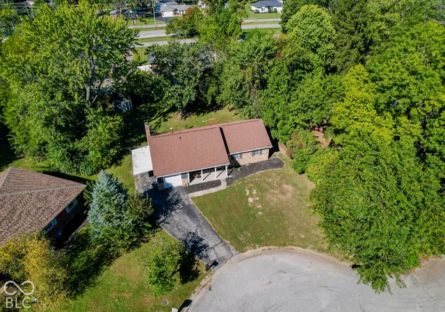 Photo 3 of Single family home for sale at 432 Chapel Hl W Dr, Indianapolis, IN 46214 | MLS# 22129552 | Listing updated on 2026-10-04