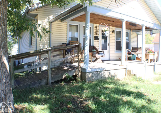 Photo 3 of Single family home for sale at 602 W Franklin St, Shelbyville, IN 46176 | MLS# 22129560 | Listing updated on 2026-10-06