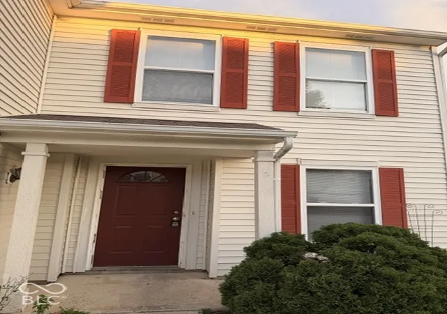 Photo 3 of Single family home for sale at 5525 Floating Leaf Dr, Indianapolis, IN 46237 | MLS# 22129562 | Listing updated on 2026-10-04
