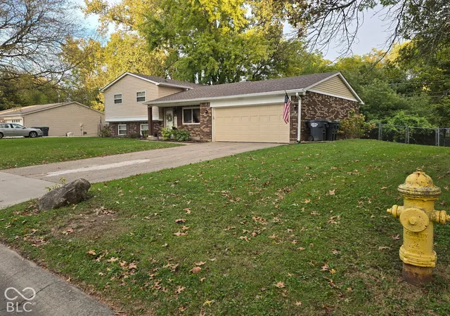 Photo 2 of Single family home for sale at 969 Stonegate, Greenwood, IN 46142 | MLS# 22129567 | Listing updated on 2026-10-05