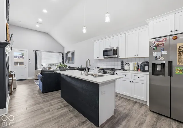 Photo 3 of Single family home for sale at 1429 W 4th Street, Anderson, IN 46016 | MLS# 22129569 | Listing updated on 2026-10-04