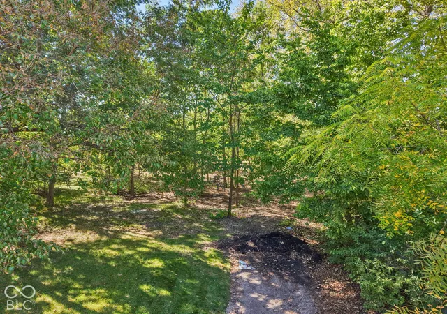 Photo 1 of Sale Pending at 6724 W Stonegate Dr, Zionsville, IN 46077 | MLS# 22129579 | Listing updated on 2026-10-05